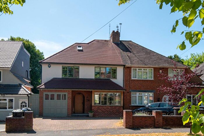 4 Bedroom Semi-Detached House For Sale In Dene Hollow, Birmingham, West Midlands, B13