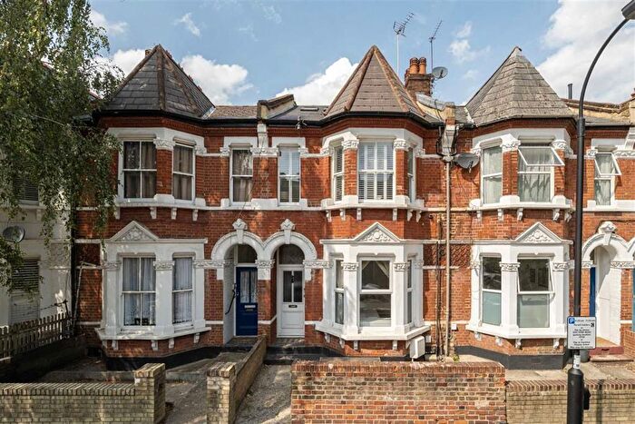 2 Bedroom Flat To Rent In Lakeside Road, Brook Green, W14