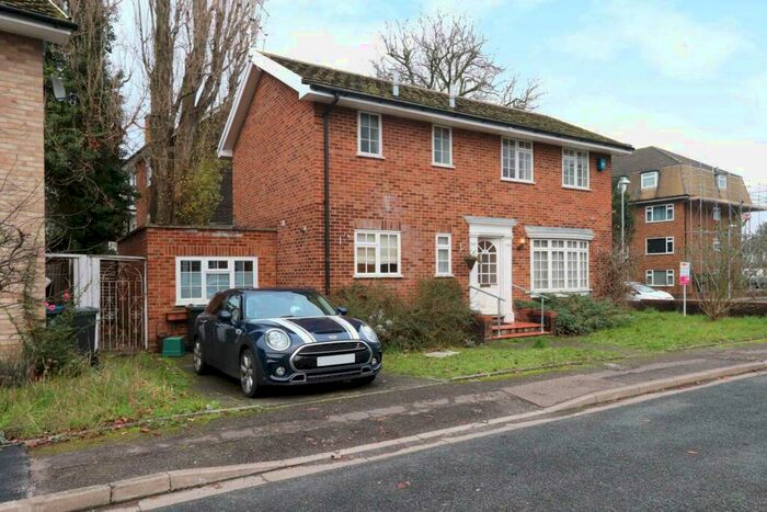 4 Bedroom Detached House To Rent In Cadmer Close, New Malden, KT3