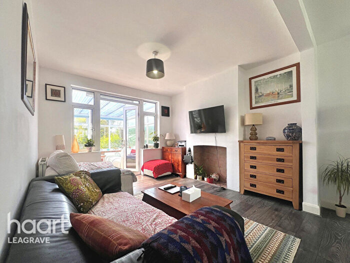 3 Bedroom Semi-Detached House For Sale In Grosvenor Road, Luton, LU3