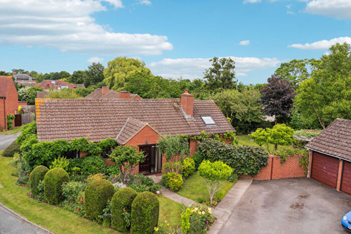 4 Bedroom Detached Bungalow For Sale In Orchard Close, Shillingford, OX10