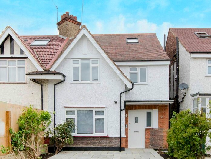 5 Bedroom Semi-Detached House To Rent In Montpelier Rise, Temple Fortune, London, NW11