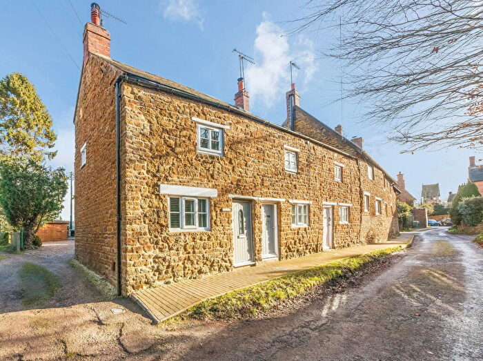 2 Bedroom Cottage For Sale In Manor Road, Great Bourton, OX17