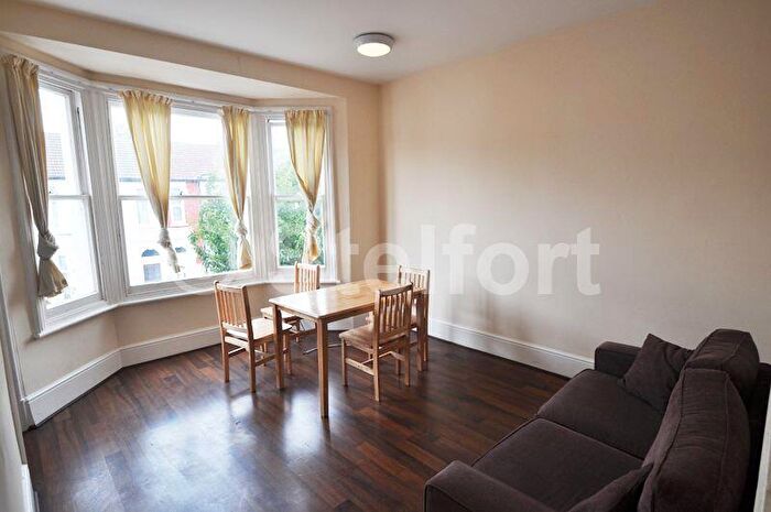 3 Bedroom Maisonette To Rent In Raleigh Road, N8