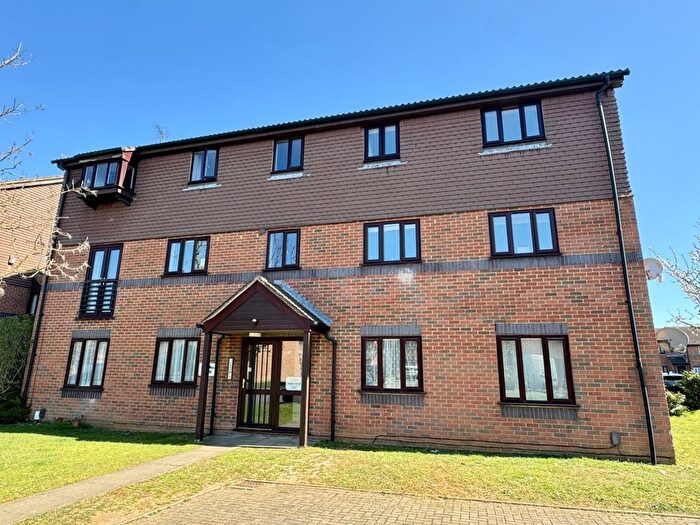 1 Bedroom Flat For Sale In Woodfall Drive, Crayford, Dartford, Kent, DA1