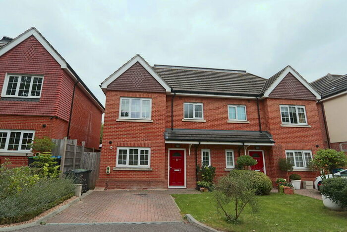 4 Bedroom Semi-Detached House To Rent In Cuthered Mews, Coulsdon, CR5