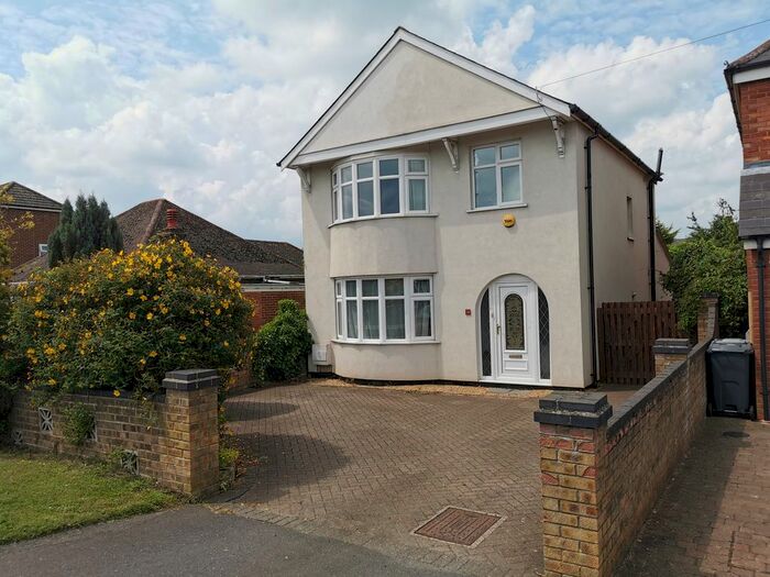 3 Bedroom Detached House For Sale In Mill Road, Cranfield MK43