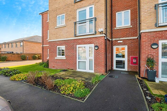 2 Bedroom Flat For Sale In Hampton Close, Southampton, SO15