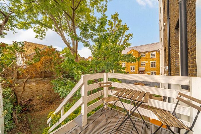 2 Bedroom Flat For Sale In Lauriston Road, Homerton, E9 - Photo 5