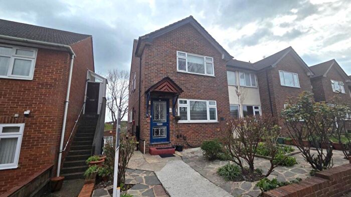 2 Bedroom Maisonette To Rent In Buckhurst Hill, IG9