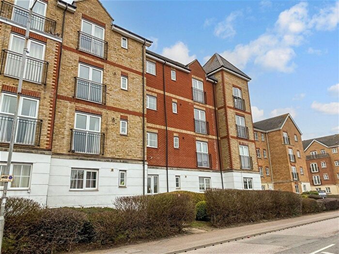 2 Bedroom Flat For Sale In Kendal, Purfleet, Essex, RM19