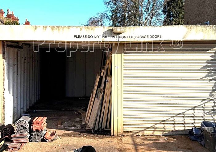 Garage / Parking To Rent In Bradford Road, Ilford, IG1