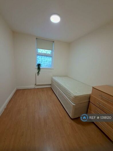 2 Bedroom Flat To Rent In Commonside East, London, CR4