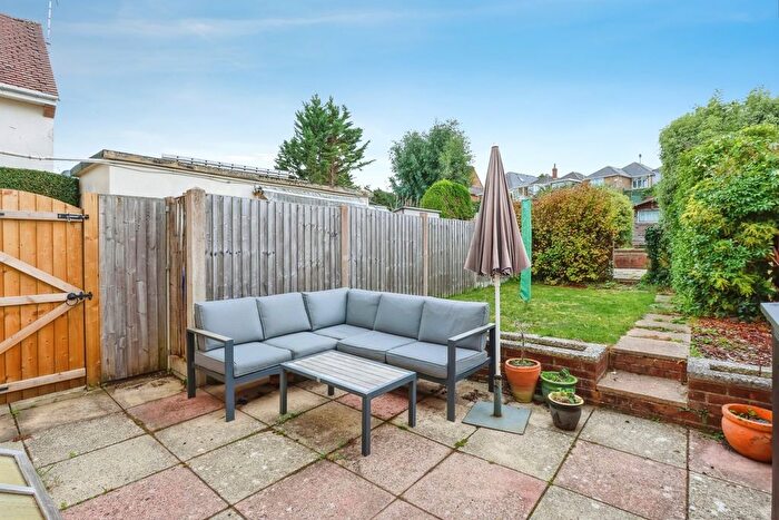 2 Bedroom Flat For Sale In Grove Road, Poole, Dorset, BH12