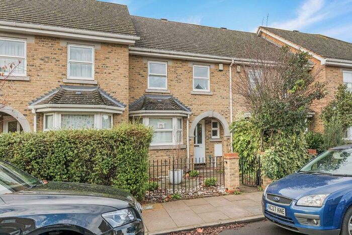 3 Bedroom Property To Rent In Dinton Road, Kingston Upon Thames, KT2