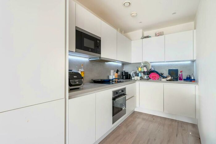 2 Bedroom Flat To Rent In College Road, Harrow Square, Harrow, HA1