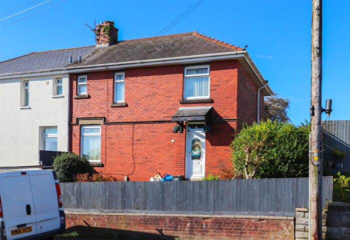 3 Bedroom Semi-Detached House For Sale In College Place, Barry, CF62