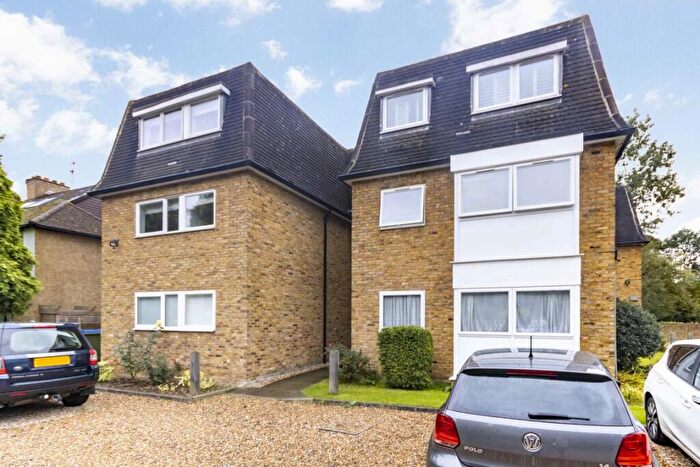 2 Bedroom Flat To Rent In Portsmouth Road, Thames Ditton, KT7