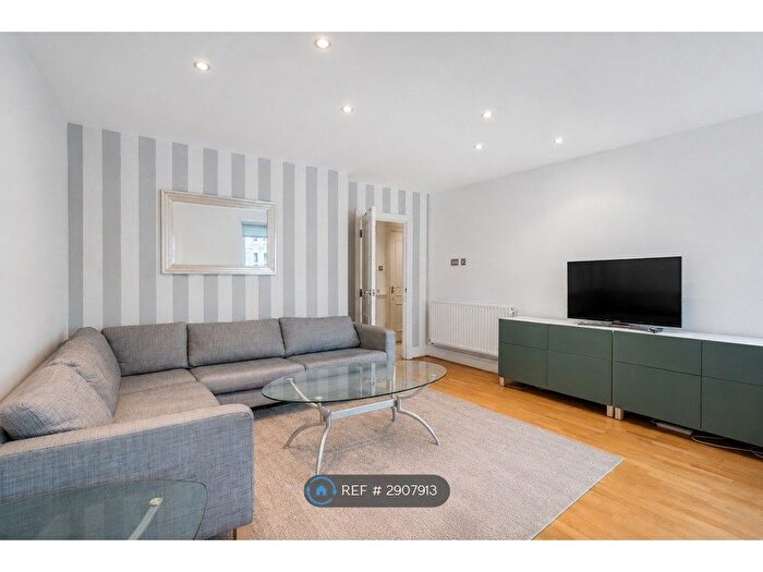 3 Bedroom Flat To Rent In Warwick Road, Kensington, W14