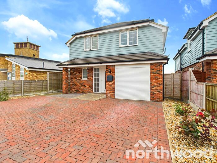 4 Bedroom Detached House For Sale In Roberts Road, Greatstone, TN28