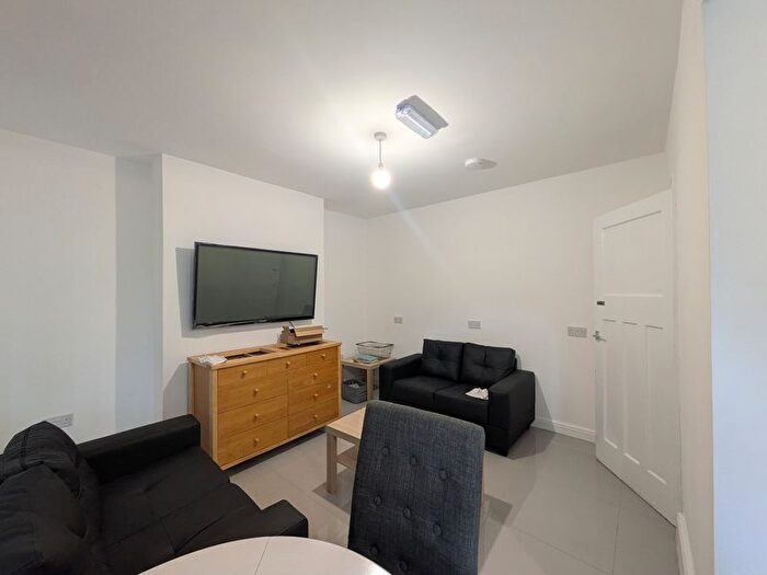 2 Bedroom Property To Rent In Clifton Boulevard, Nottingham, NG7