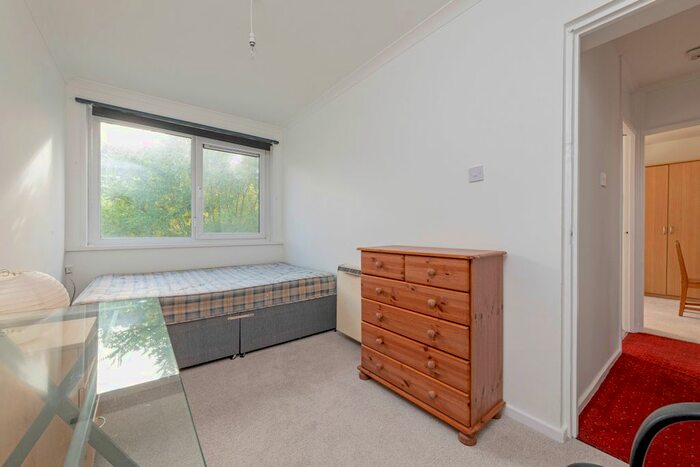 4 Bedroom Maisonette To Rent In Battersea Park Road, London, SW8