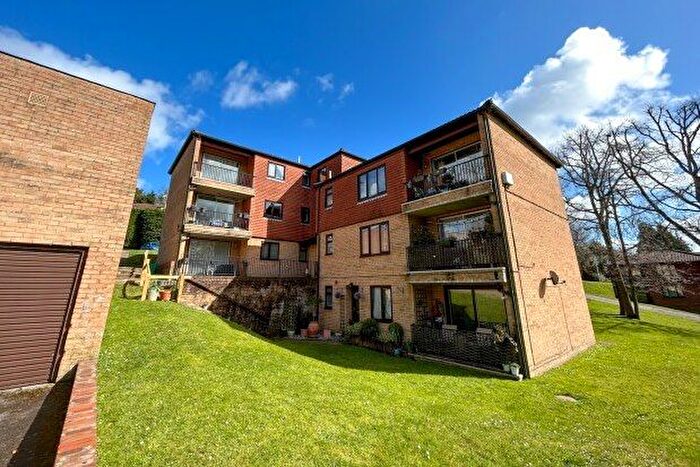 3 Bedroom Flat To Rent In Oaklands, Crowborough, TN6