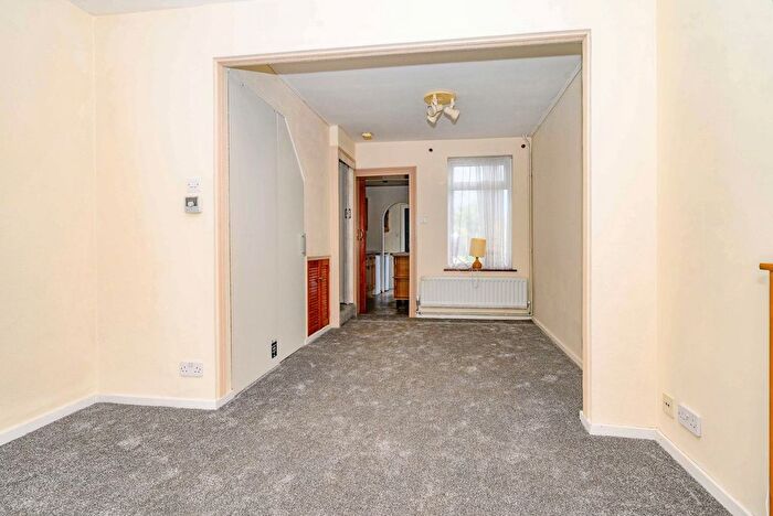 3 Bedroom End Of Terrace House For Sale In West Street, Dunstable, Bedfordshire, LU6