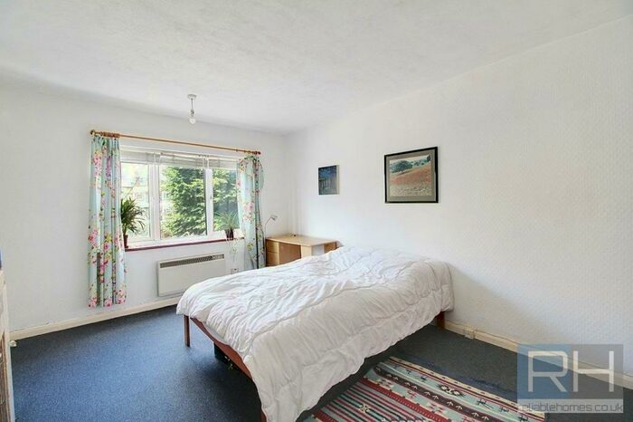 3 Bedroom Flat To Rent In Fairfield Gardens, Crouch End, London, N8