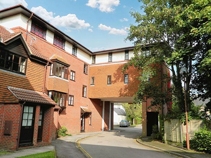 2 Bedroom Flat To Rent In Fishers Court, Horsham, RH12