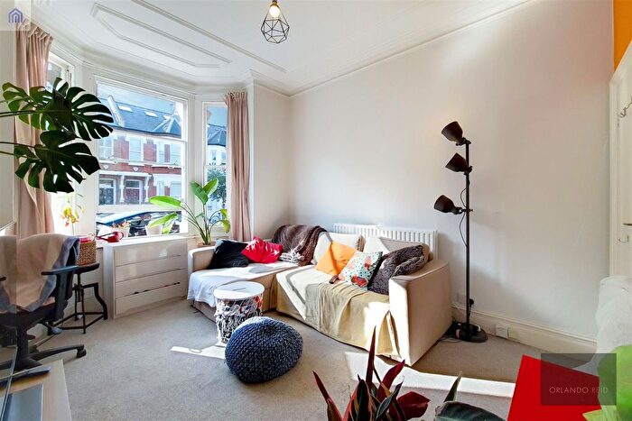 1 Bedroom Flat To Rent In Jedburgh Street, Battersea, SW11