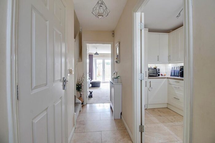 2 Bedroom Terraced House For Sale In Bushell Close, Leighton Buzzard, Bedfordshire, LU7