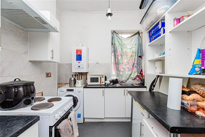 1 Bedroom Flat For Sale In Harmer Street, Gravesend, Kent, DA12