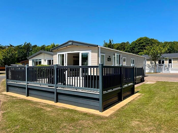 3 Bedroom Mobile/park Home For Sale In Anglesey, LL61