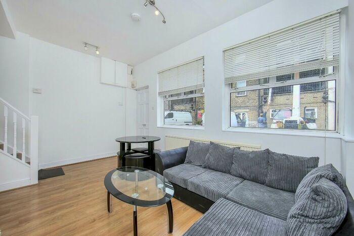 3 Bedroom Mews To Rent In Wightman Road, Turnpike Lane Hornsey, London, N8