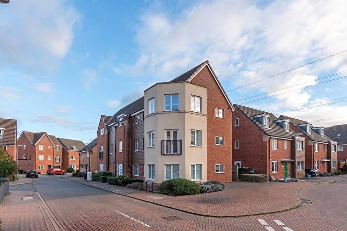 2 Bedroom Flat For Sale In Fieldfare, Leighton Buzzard, LU7