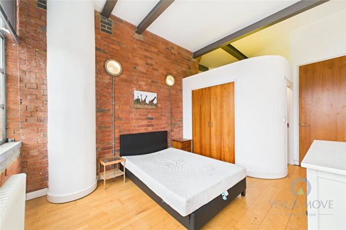 2 Bedroom Flat For Sale In Grove Road, Northampton, NN1