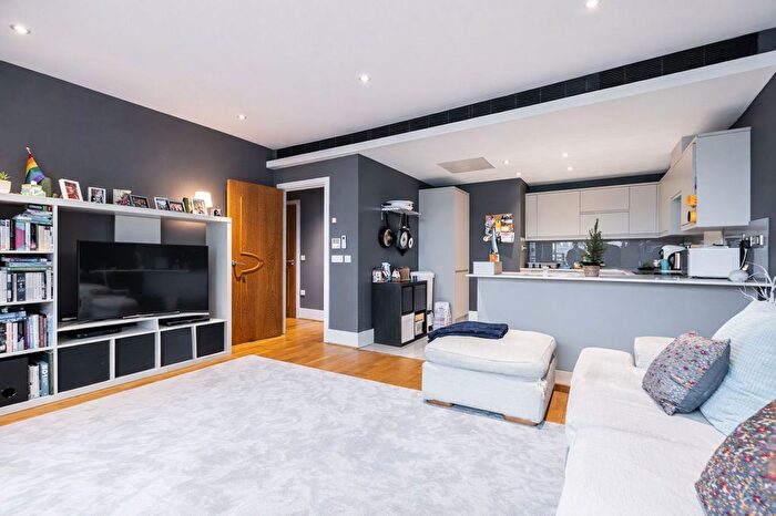 2 Bedroom Flat For Sale In Brewhouse Lane, London, SW15