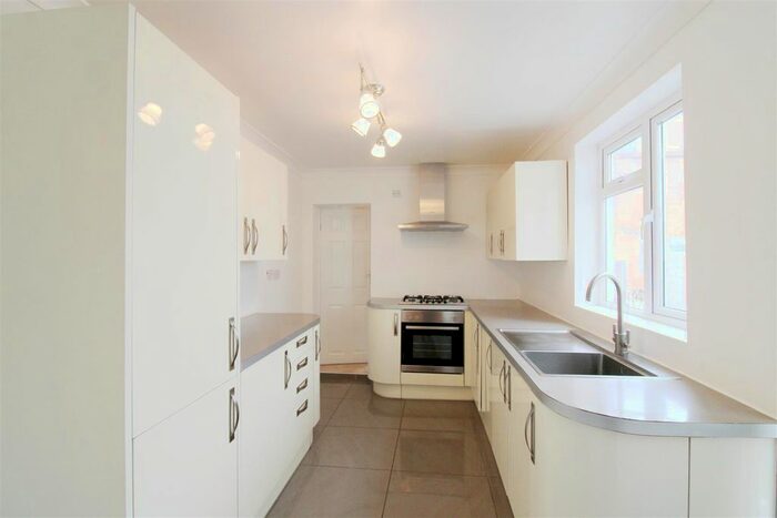 3 Bedroom Terraced House To Rent In Swansea Road, Reading, Berkshire, RG1