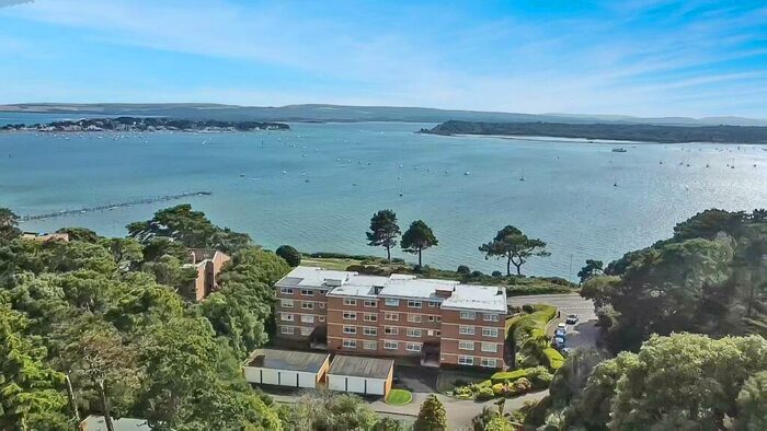 3 Bedroom Apartment To Rent In Sandbanks Road, Evening Hill, BH14