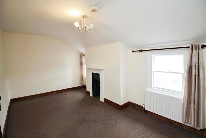 3 Bedroom Flat To Rent In Sun Street, Hitchin, Hertfordshire, SG5