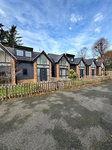 2 Bedroom Detached House To Rent In Edeleny Close, London, N2