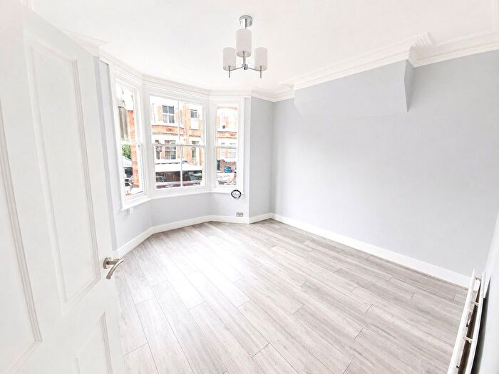 1 Bedroom Flat To Rent In Mafeking Avenue, Brentford, TW8