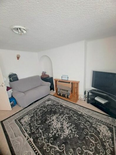 2 Bedroom Flat To Rent In Amberden Avenue, London, N3