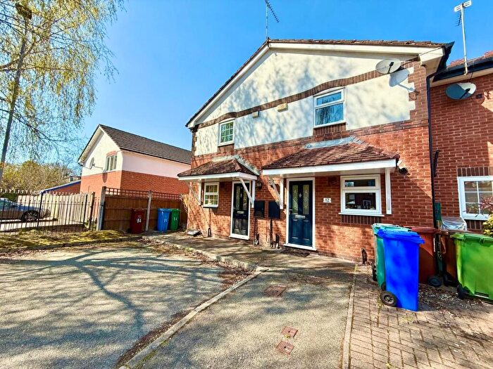 2 Bedroom Mews To Rent In Keats Mews, Brooklands, M23