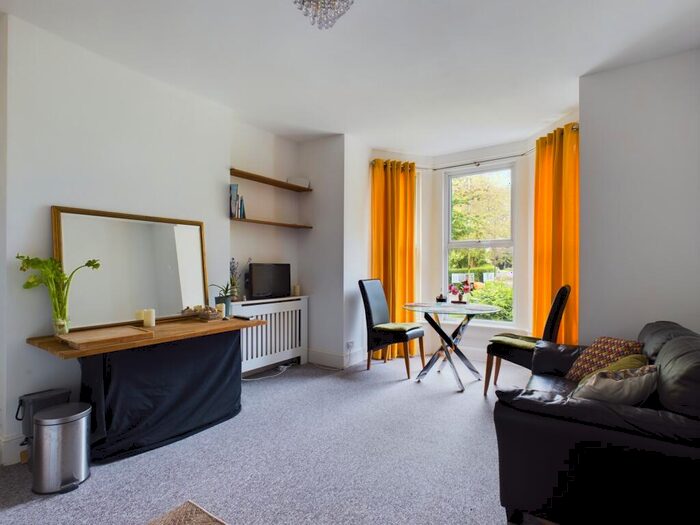 1 Bedroom Flat To Rent In Portsmouth Road, Cosham, Portsmouth, PO6