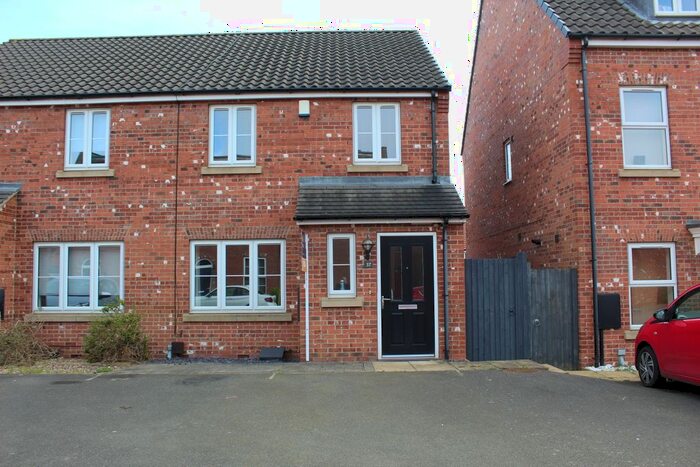 3 Bedroom Semi-Detached House To Rent In Fenwick Road, Grimsby, DN33