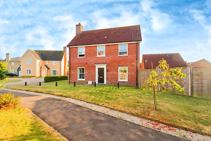 4 Bedroom Link Detached House For Sale In Bircham Close, Wroxham, Norwich, NR12