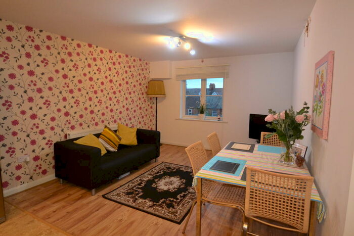 2 Bedroom Flat To Rent In Lewis House, NN16