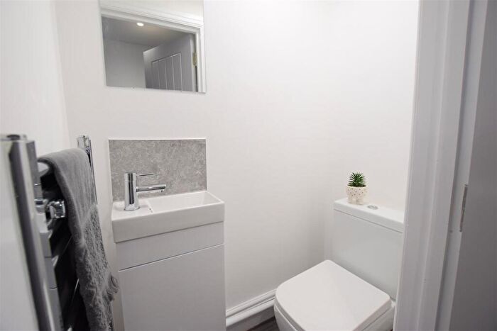 5 Bedroom End Of Terrace House To Rent In Abbot Street - Student Ensuite House - /, LN5